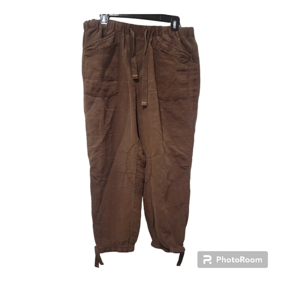 Pilcro Pants - Anthropologie Pilcro Linen Blend joggers in Medium. Brown.